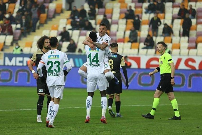 Erman Toroğlu Süper Lig'de yaşanan skandal olayı ortaya çıkardı! Hakem maçtan sonra önce indirip sonra top toplayıcıyı...