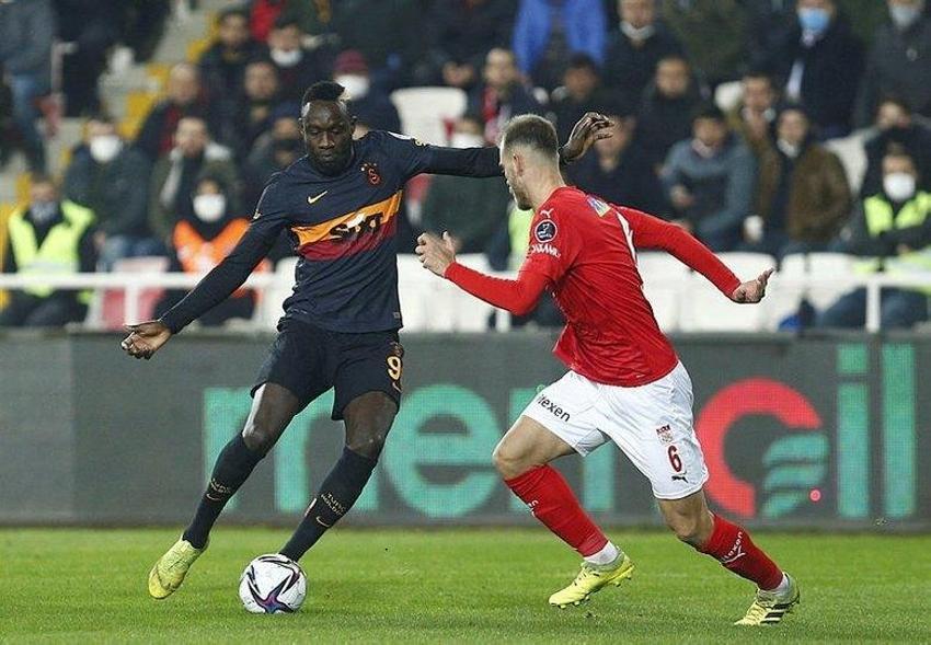 Erman Toroğlu Süper Lig'de yaşanan skandal olayı ortaya çıkardı! Hakem maçtan sonra önce indirip sonra top toplayıcıyı...