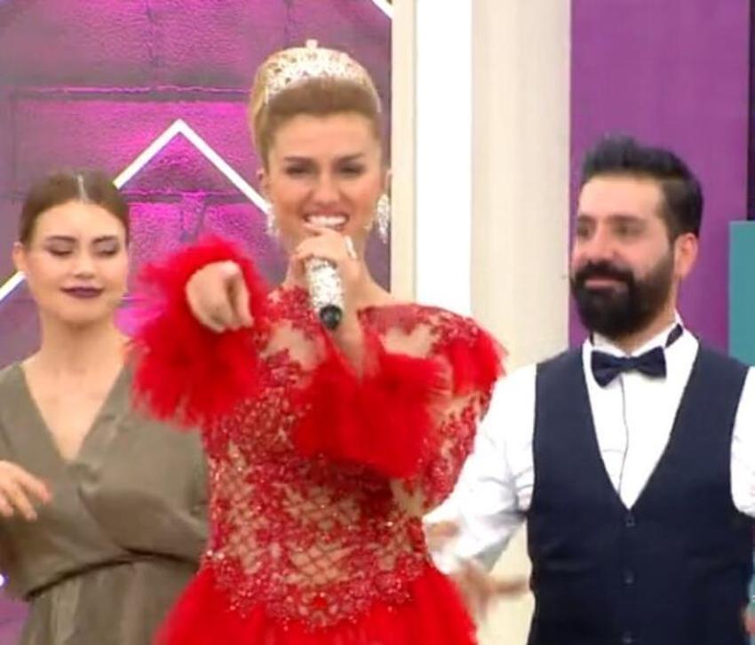 Ahu Yağtu sahnede birden yere kapaklandı!