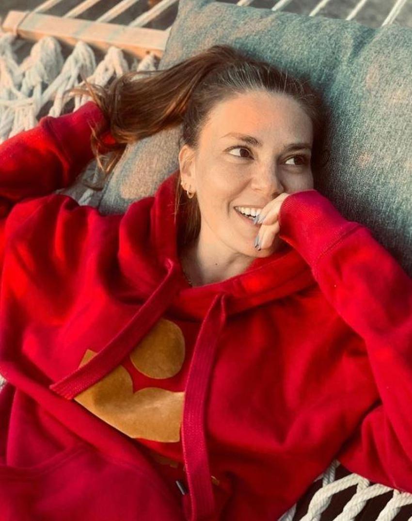 Aslı Enver'den ayna pozu! Fit görüntüsüyle dikkat çekti