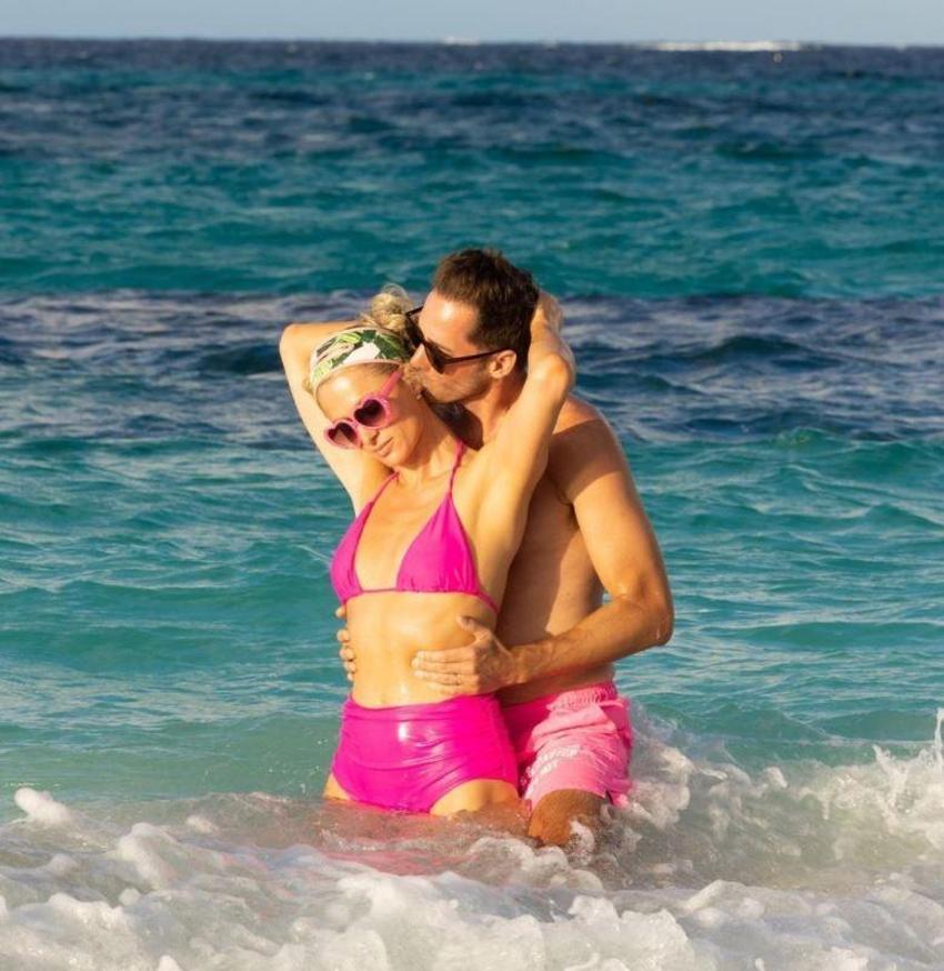 Paris Hilton, eşi Carter Reum'la balayının tadını çıkarıyor