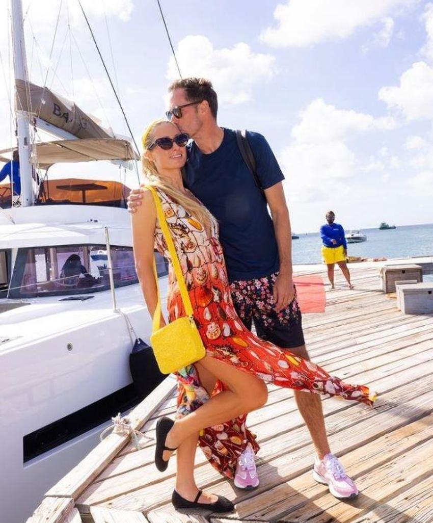 Paris Hilton, eşi Carter Reum'la balayının tadını çıkarıyor
