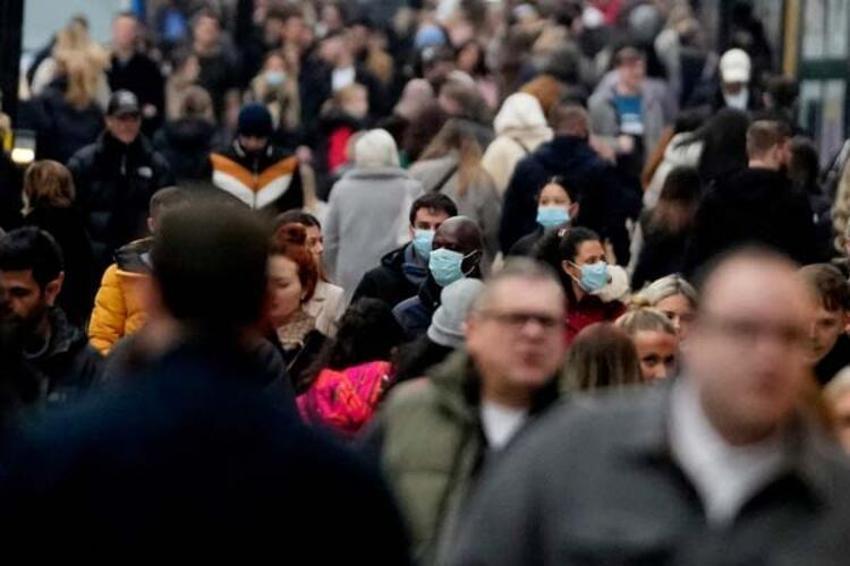 Omicron varyantı nasıl ortaya çıktı? Aşılar bizi gerçekten koruyor mu? Bilim insanı tek tek açıkladı