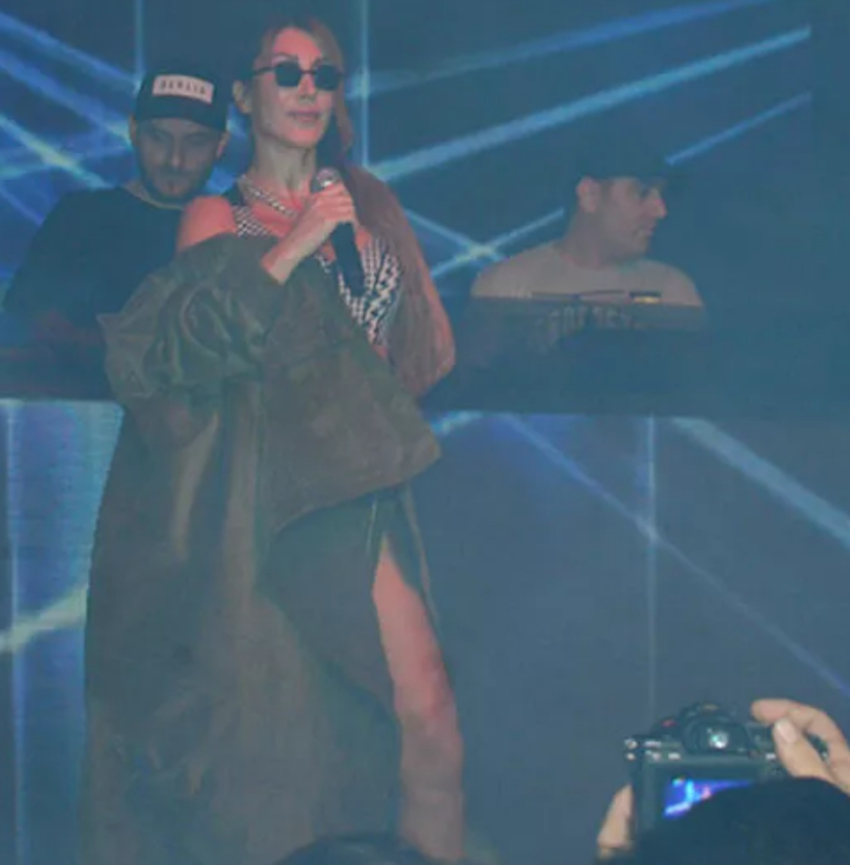 Hande Yener fit hali ile geceye damga vurdu!