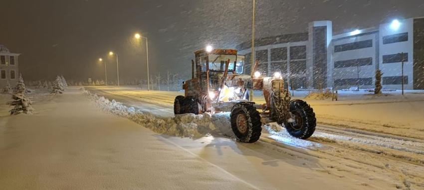 Kar bu gece dönüyor! Radarda göründü, Meteoroloji son dakika kodu ile duyurdu, sıcaklıklar aniden düşüyor, onlarca kent için alarma geçildi, pek çok yerde başladı, İstanbul'a geliyor...