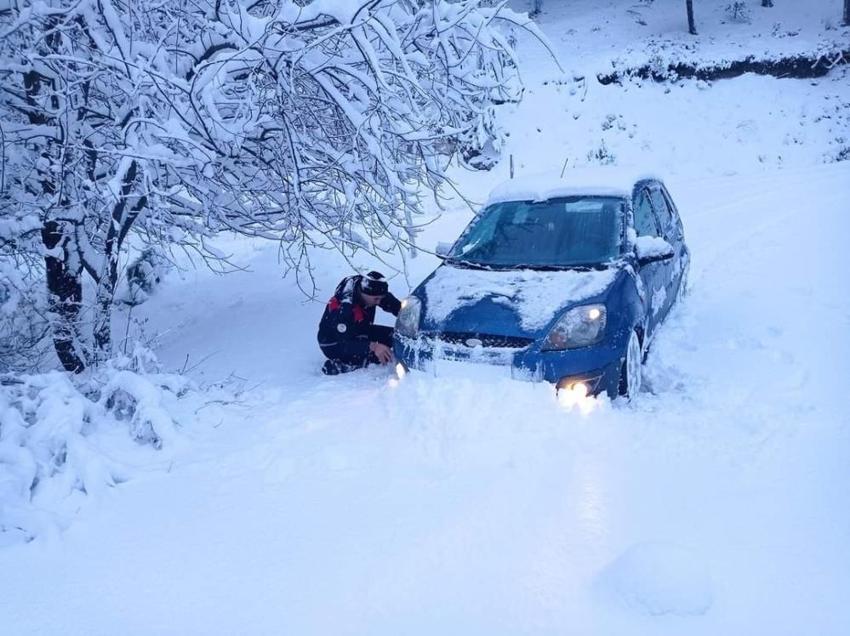 Kar bu gece dönüyor! Radarda göründü, Meteoroloji son dakika kodu ile duyurdu, sıcaklıklar aniden düşüyor, onlarca kent için alarma geçildi, pek çok yerde başladı, İstanbul'a geliyor...