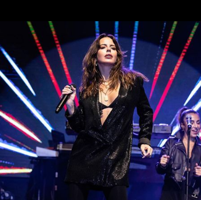 Simge Sağın konserlerden kazandığı parayla bakın ne yapacak!