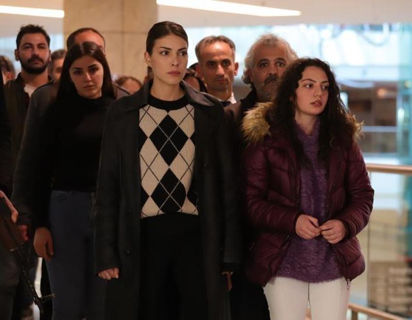 Teşkilat'ta nefes kesen sahne! Serdar, Zehra'yı kurtarıyor...
