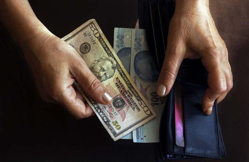 Dolar düşüyor dünya basını izliyor! Türk Lirası'nın yükselişi manşetlerde...