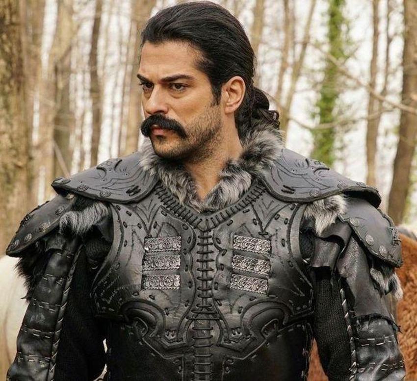 Burak Özçivit'in 4 yıla kadar hapsi isteniyor!