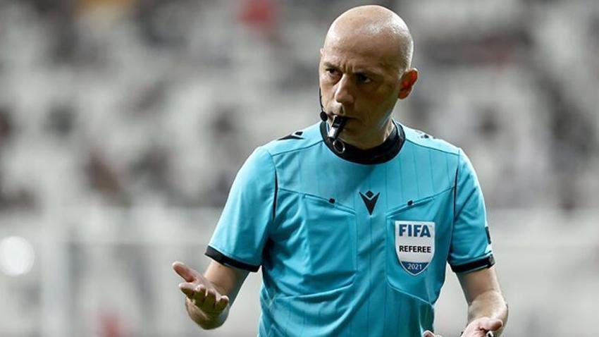 Cüneyt Çakır Kuveyt'te final maçını yönetti! Maç biter bitmez ortalık karıştı