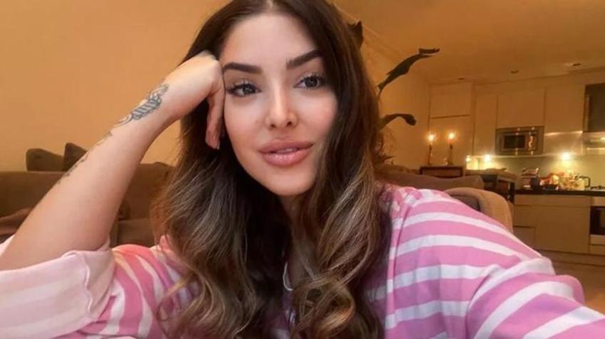Fenomen Ala Tokel göğüs dekolteli pozuyla yorum yağmuruna tutuldu!