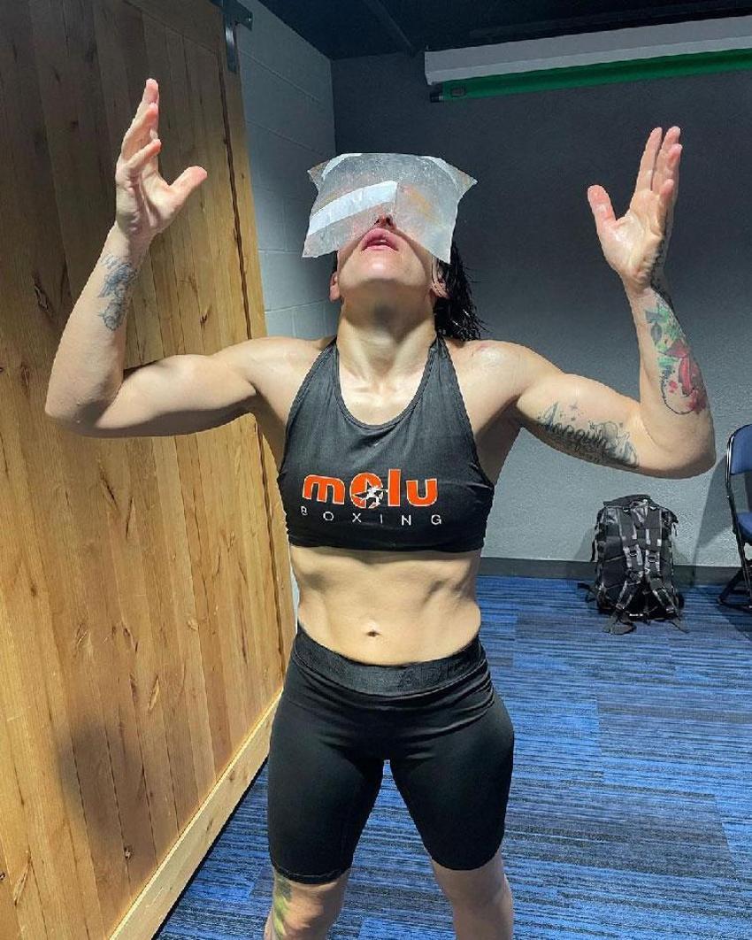 Dünya şampiyonu Amanda Serrano Miriam Gutierrez'i tanınmaz hale getirdi! 237 yumruk sonrası...