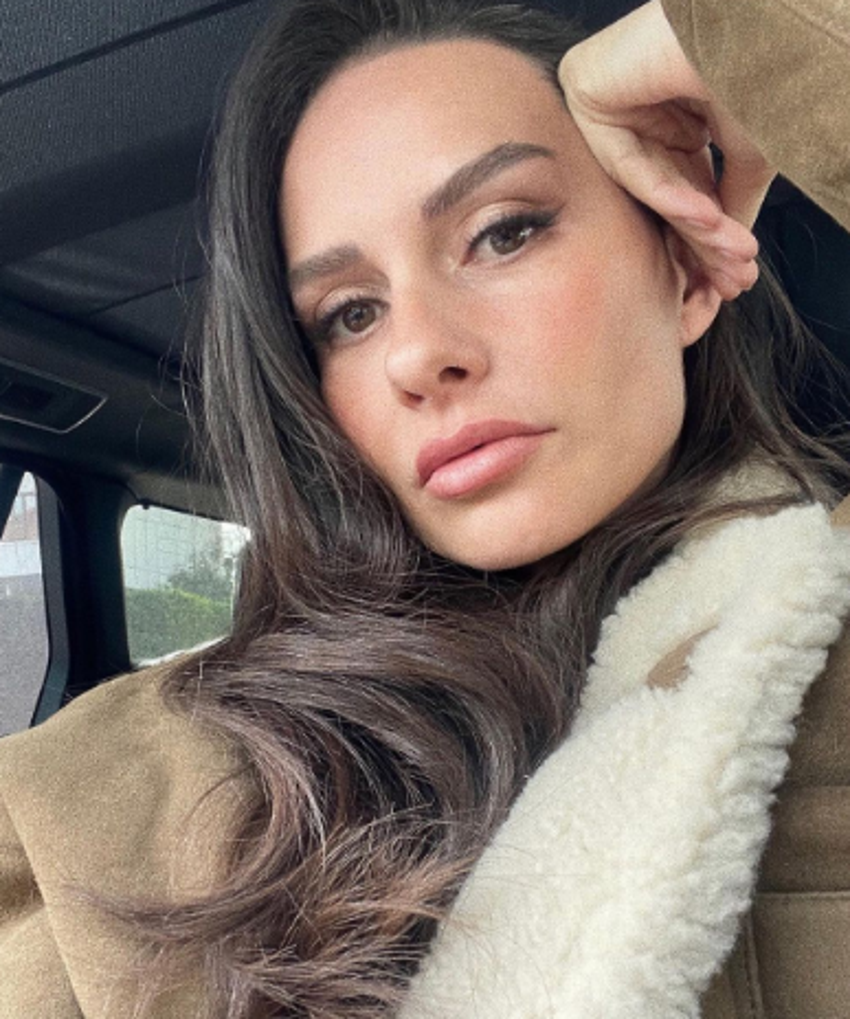 Yasemin Özilhan tarzıyla beğeni topladı!