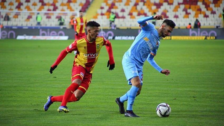 Yeni Malatyaspor - Kayserispor maçında ortalık karıştı! Başkan sahaya girdi, hakemin üzerine yürüdü...