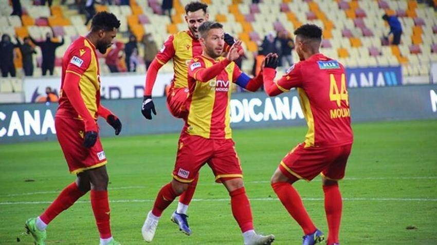 Çevik kuvvet araya girmese... Süper Lig başkanı saha ortasında hakeme saldırdı! 