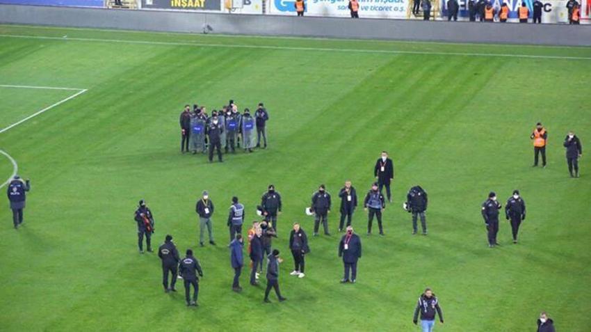 Çevik kuvvet araya girmese... Süper Lig başkanı saha ortasında hakeme saldırdı! 
