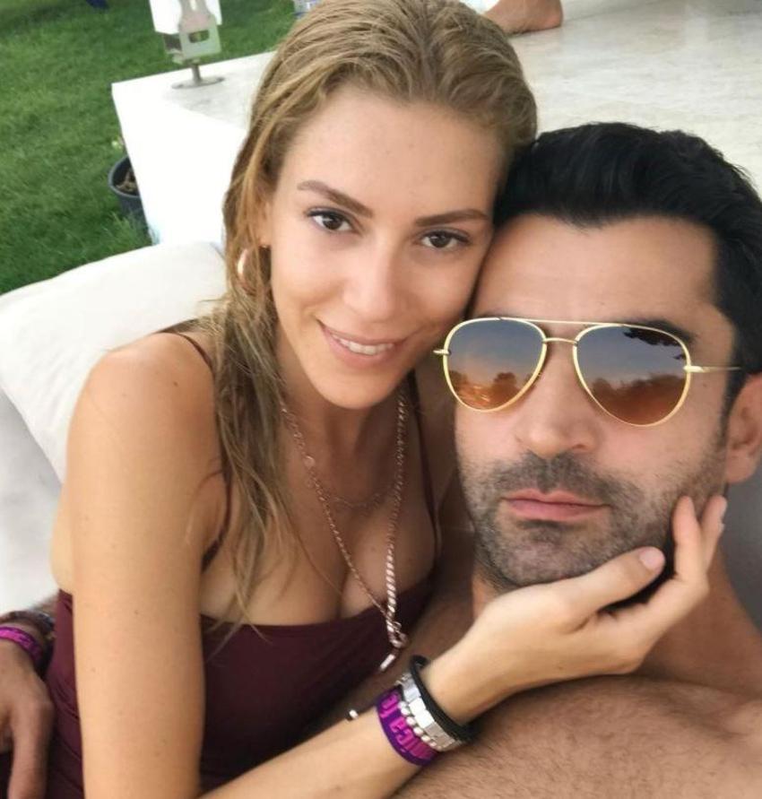 Sinem Kobal sırt dekolteli elbisesiyle büyüledi!