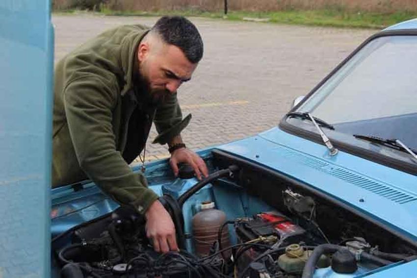 Dedesinden kalan yadigarı garajından çıkarmıyor