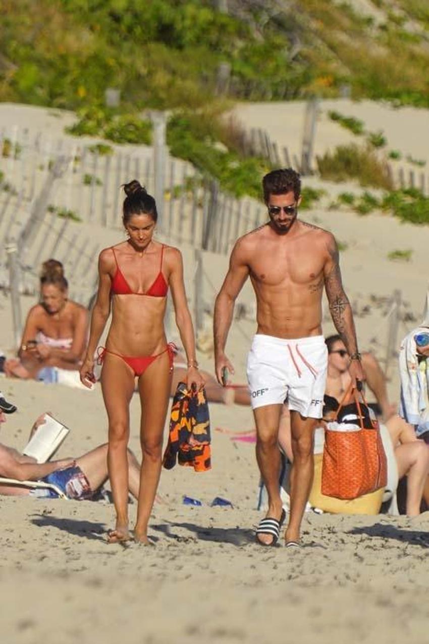 Izabel Goulart kusursuz fiziğiyle kendine hayran bıraktı!