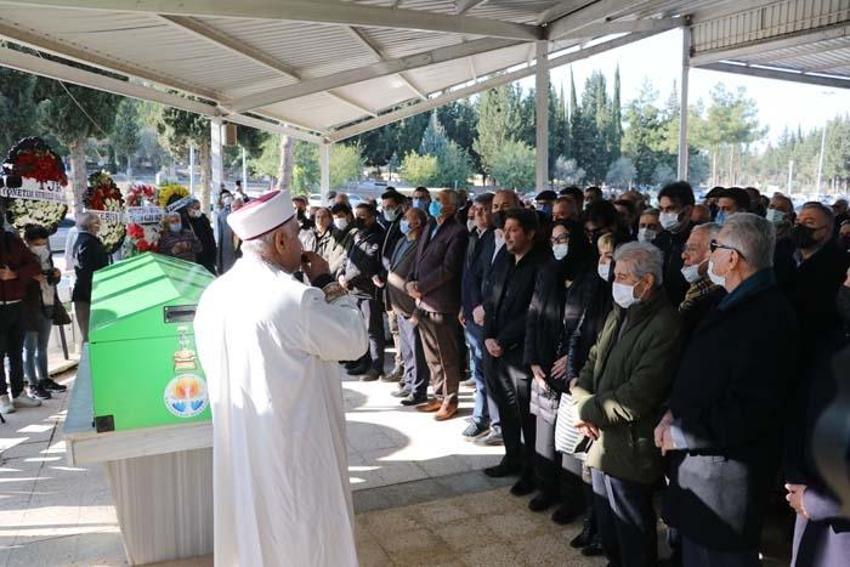 Usta sanatçı Faruk Tınaz Adana'da son yolculuğuna uğurlandı