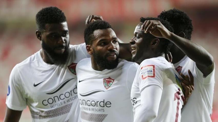 Süper Lig devinden Aaron Boupendza bombası! Gabonlu golcü İstanbul'a geliyor...