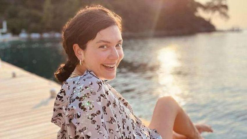 Bergüzar Korel’den lohusalık pozu geldi!