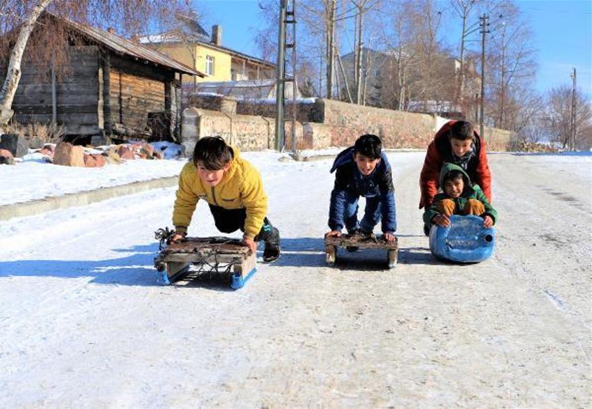 Kar yağışı başladı! Son dakika uyarıları sonrası dalga dalga yayılıyor, sıcaklıklar -20'yi gördü, kar kalınlığı 4 metreyi aştı, onlarca kentte alarm verildi, yılbaşına kadar...