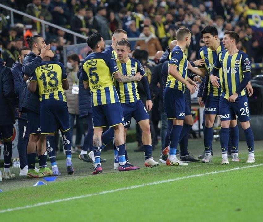 Canlı yayında Fenerbahçe'nin yeni teknik direktörünü açıkladı! 'Anlaşırsa kimse hayır demez'