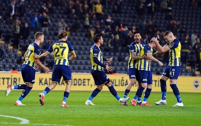 Canlı yayında Fenerbahçe'nin yeni teknik direktörünü açıkladı! 'Anlaşırsa kimse hayır demez'