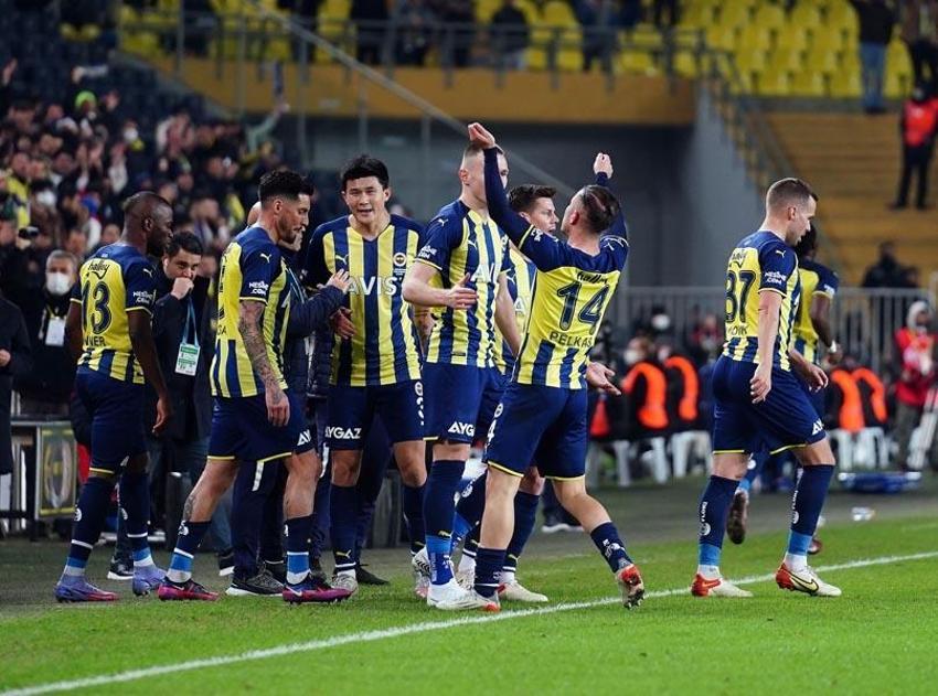 Canlı yayında Fenerbahçe'nin yeni teknik direktörünü açıkladı! 'Anlaşırsa kimse hayır demez'