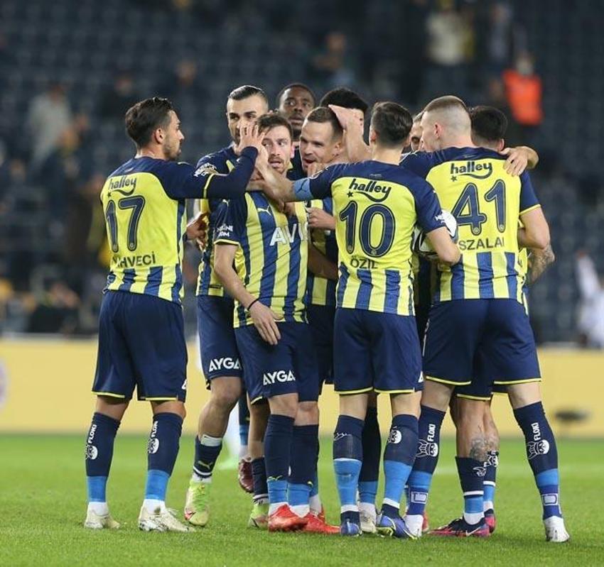 Canlı yayında Fenerbahçe'nin yeni teknik direktörünü açıkladı! 'Anlaşırsa kimse hayır demez'