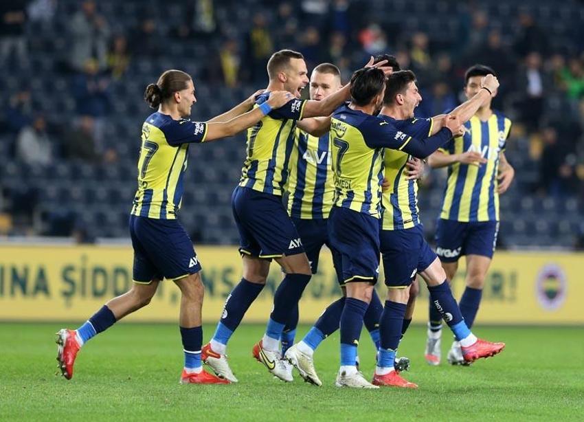 Canlı yayında Fenerbahçe'nin yeni teknik direktörünü açıkladı! 'Anlaşırsa kimse hayır demez'