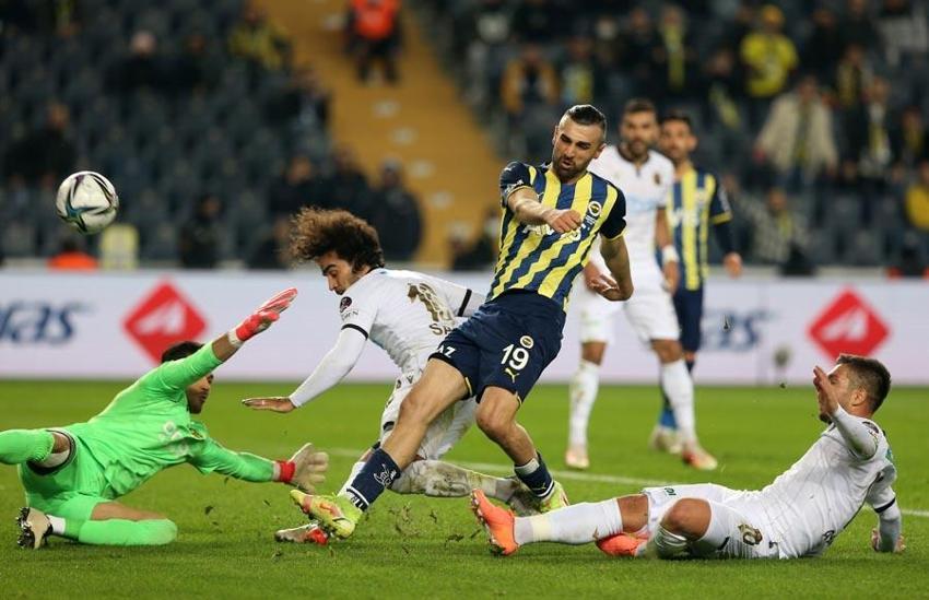 Canlı yayında Fenerbahçe'nin yeni teknik direktörünü açıkladı! 'Anlaşırsa kimse hayır demez'