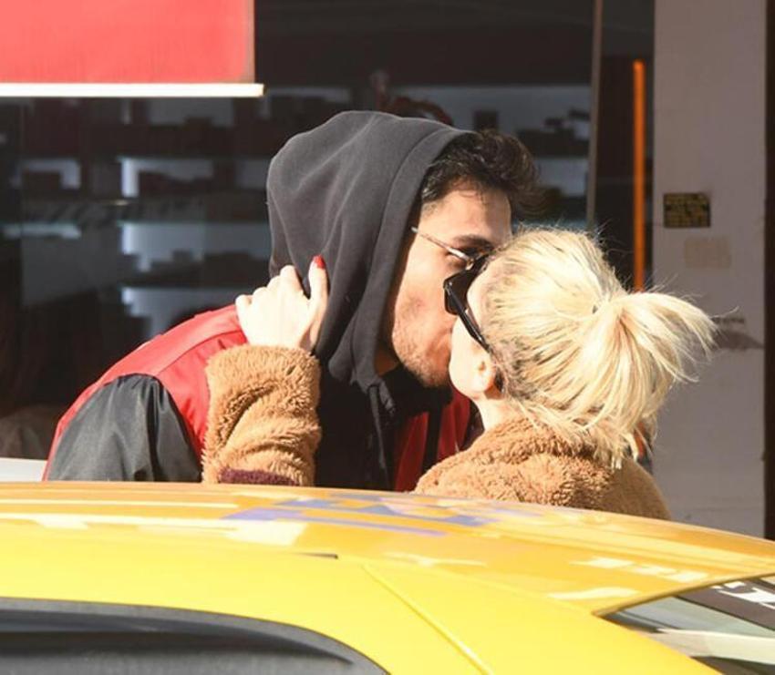 Burcu Binici sevgilisini öpmelere doyamadı!