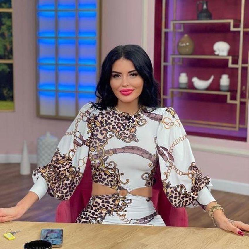 Ebru Polat topa tuttu! O mesajı ifşalayıp...