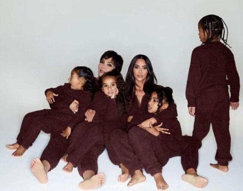 Kim Kardashian ve ailesi Noel'i evde kutladı!