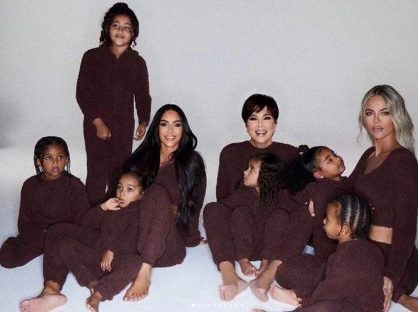 Kim Kardashian ve ailesi Noel'i evde kutladı!