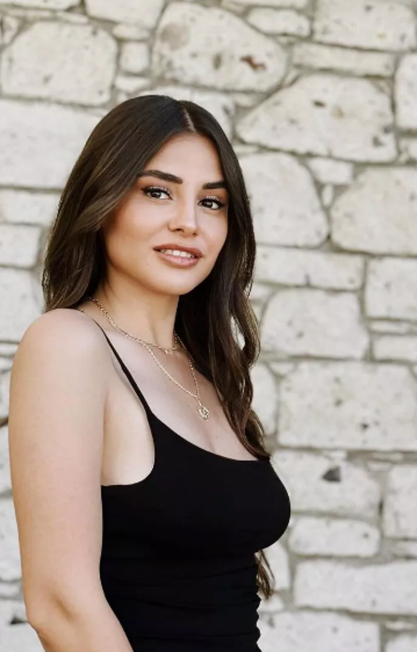 Gönül Dağı'nın Asuman'ı Hazal Çağlar göğüs dekolteli pozlarıyla Instagram'ı salladı!