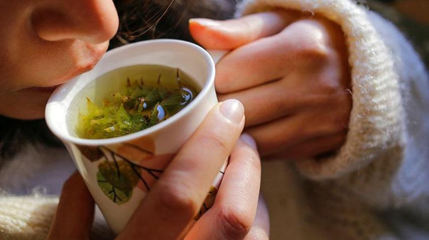 Bitki çayı tüketenler dikkat! Büyük tehlike... Vücut dengesini bozuyor, kan  pıhtılaşmasını önlüyor, ilaçlarla etkileşim yapıyor ve...