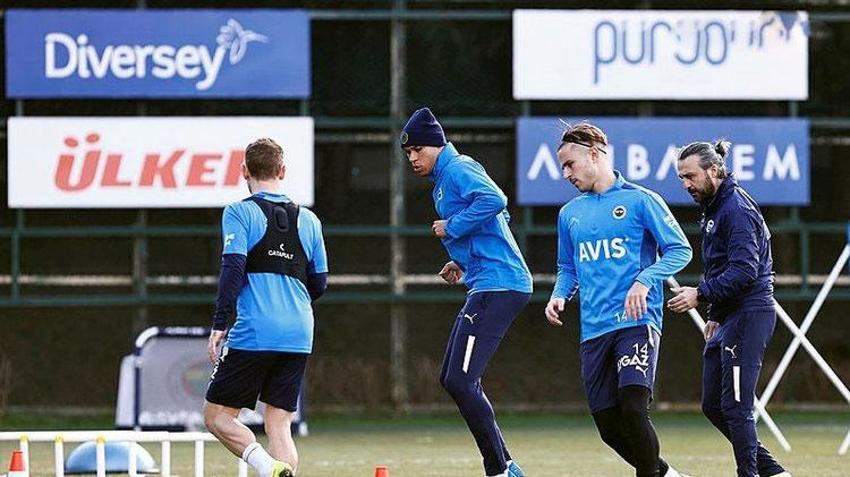 Günün en bomba iddiası! Fenerbahçe'ye 6 aylık teknik direktör geliyor yanında bir de kanat forvet getiriyor