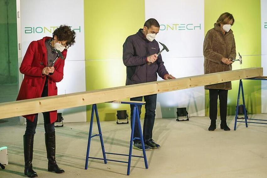 BioNTech kurucuları Uğur Şahin ve Özlem Türeci Alman şehrinin kaderini değiştirdiler! Matbaanın icadından sonra...