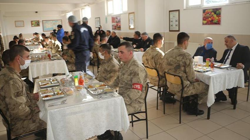 6 ikiz kardeş aynı yerde vatani görevde