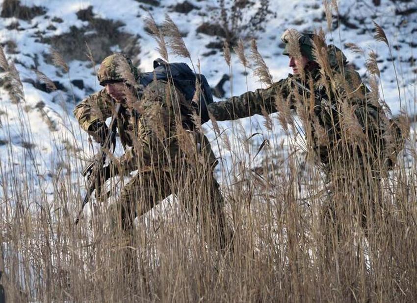 Generaller ordunun şansının düşük olduğunu söyledi ülkede işgal paniği başladı! Siviller Rusya'ya karşı silahlandı...