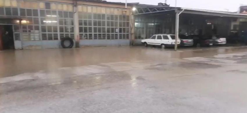 Uzunköprü'de sağanak; dereler taştı, iş yerlerini su bastı, yollar ulaşıma kapatıldı!