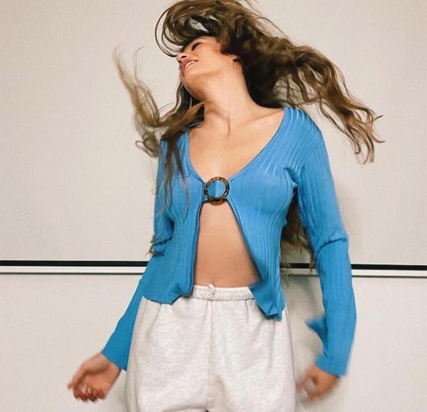 Terlikleri ve beyaz çorabı olay olan Serenay Sarıkaya'dan ilk açıklama!