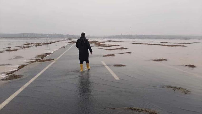 'Turuncu alarm' verilen Ergene Nehri, Uzunköprü'de taştı