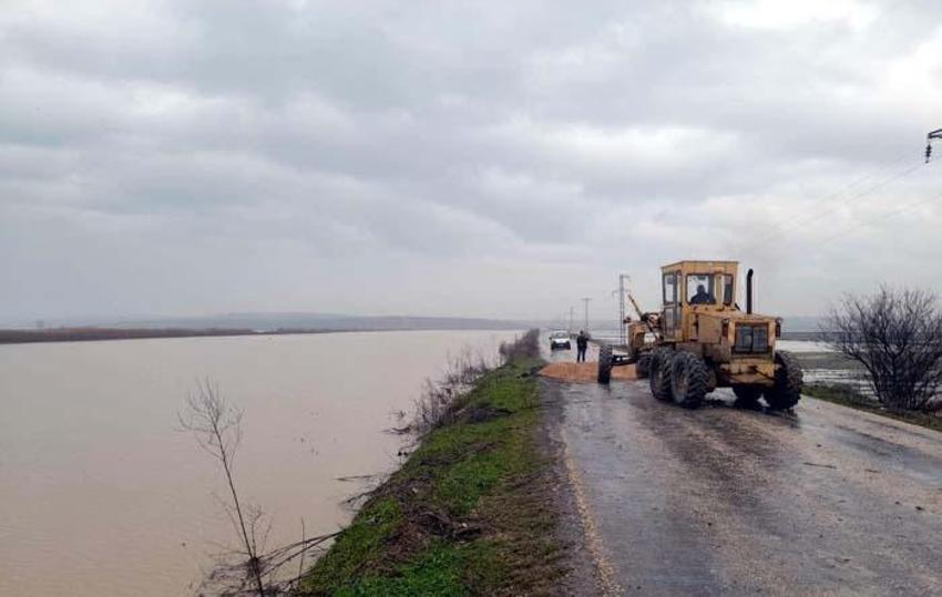 'Turuncu alarm' verilen Ergene Nehri, Uzunköprü'de taştı