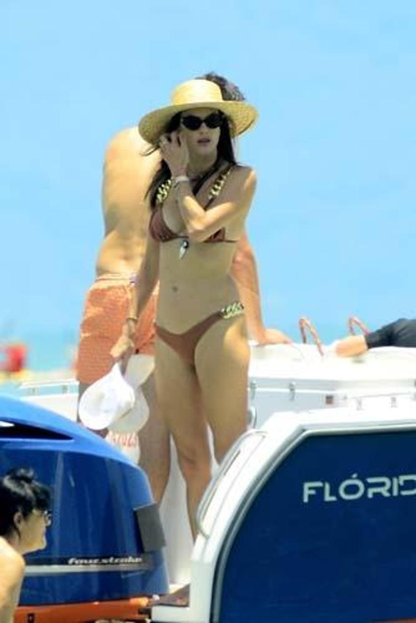 Alessandra Ambrosio tüm dikkatleri üzerinde topladı!