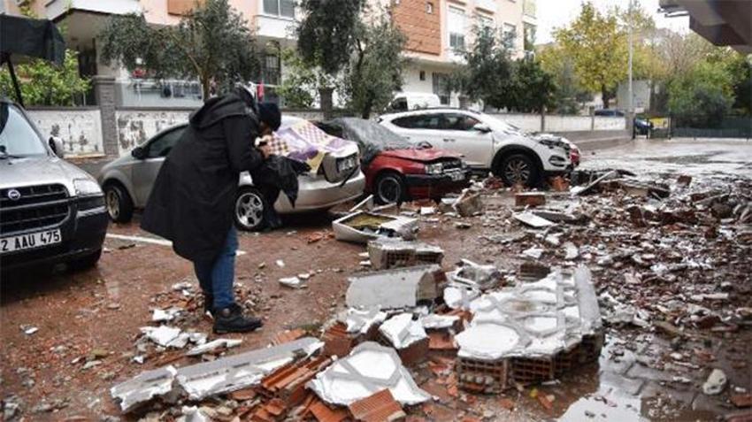 Alarm seviyesi yükseltildi! Kırmızı ve turuncu kodlu uyarılar art arda geldi, 90 kilometre hıza ulaştı, giderek artıyor